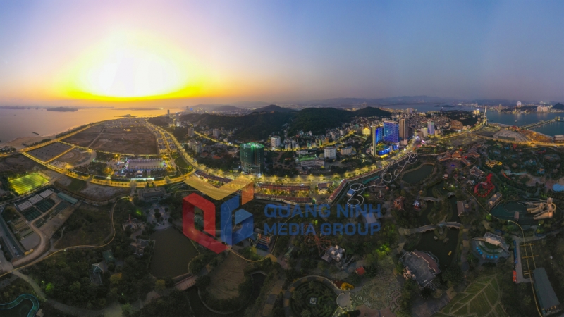 Phường Hùng Thắng về đêm (1-2023). Ảnh Hùng Sơn