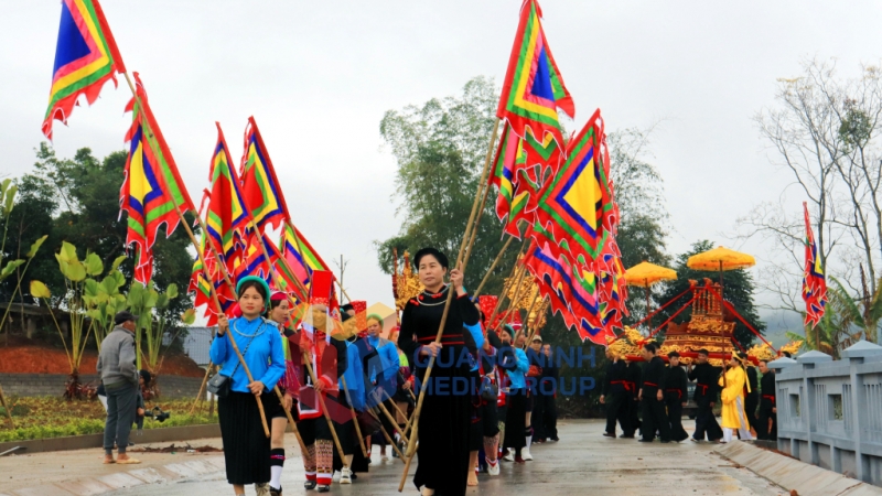 Lễ rước quanh đình Lục Nà mở đầu cho nghi lễ của Lễ hội đình Lục Nà 2023 (2-2023). Ảnh: Tạ Quân