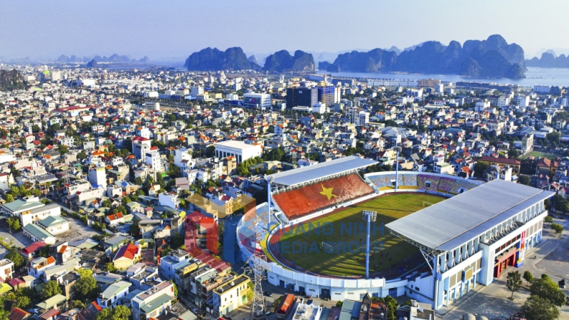 Sân vận động TP Cẩm Phả (1-2023). Ảnh: Đỗ Phương