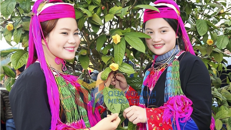 Cô gái Dao Thanh y trong lễ hội hoa Trà hoa vàng (2-2023). Ảnh: Hùng Sơn