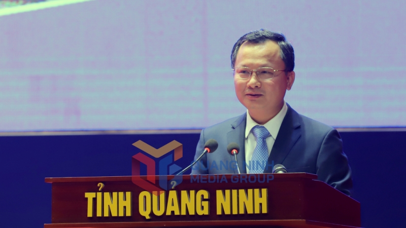 Đồng chí Cao Tường Huy, Quyền Chủ tịch UBND tỉnh, phát biểu tại hội nghị (2-2023). Ảnh: Minh Hà
