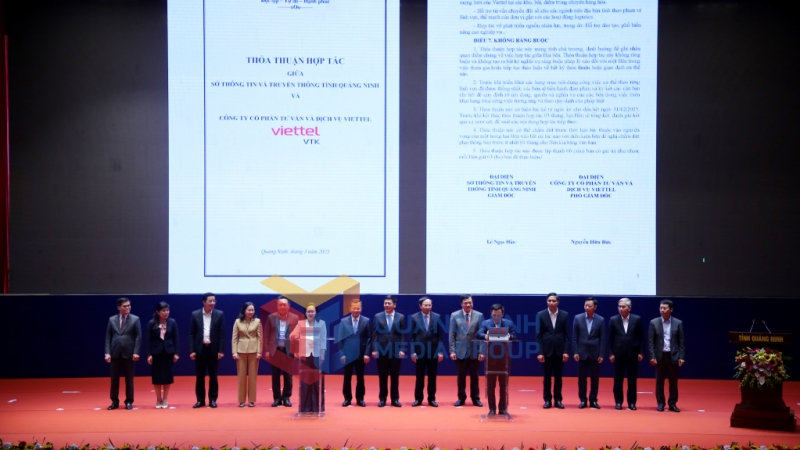 Sở Thông tin - Truyền thông ký kết thoả thuận hợp tác với Công ty CP Tư vấn và Dịch vụ Viettel (2-2023). Ảnh: Minh Hà