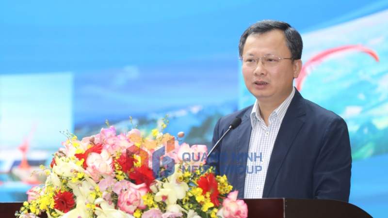Đồng chí Cao Tường Huy, Quyền Chủ tịch UBND tỉnh phát biểu tại hội nghị.
