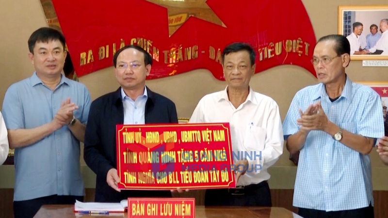 Tỉnh Quảng Ninh đã trao tặng 5 căn nhà tình nghĩa cho Ban liên lạc Tiểu đoàn Tây Đô (3-2023). Ảnh: Thu Chung