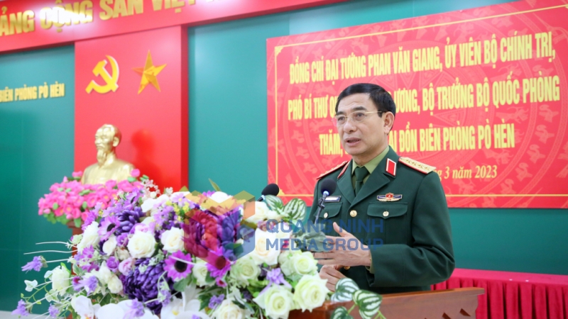 Đồng chí Đại tướng Phan Văn Giang, Ủy viên Bộ Chính trị, Phó Bí thư Quân ủy Trung ương, Bộ trưởng Bộ Quốc phòng, phát biểu tại buổi làm việc với Đồn Biên phòng Pò Hèn (3-2023). Ảnh: Minh Hà