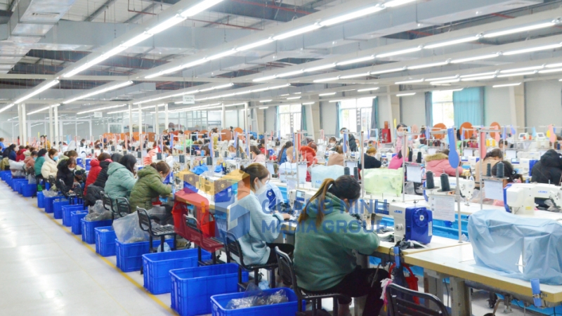 Người lao động làm việc tại Công ty TNHH Dệt may Weitai Hạ Long (KCN Việt Hưng, TP Hạ Long) (3-2023). Ảnh: Nguyễn Thanh