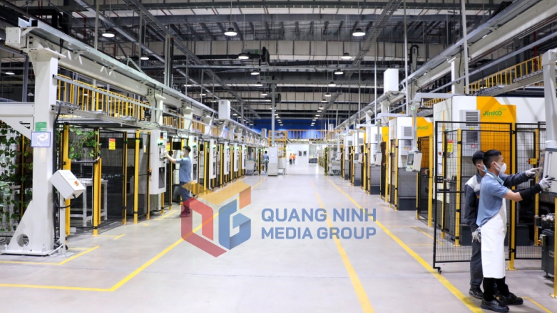 Nhà máy sản xuất công nghệ tế bào quang điện Jinko Solar PV Việt Nam (KCN Sông Khoai) (4-2023). Ảnh: Phạm Tăng