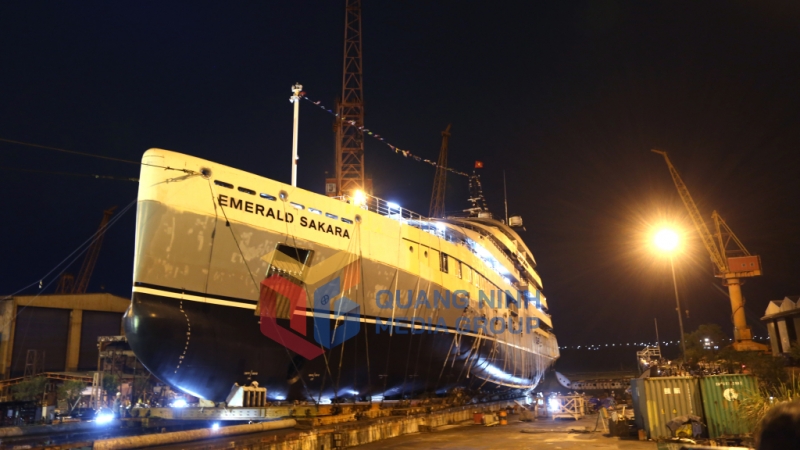 Hạ thủy tàu khách dài 110m mang tên Emerald Sakara (4-2023). Ảnh: Quốc Thắng