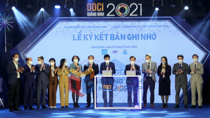 UBND tỉnh Quảng Ninh và VCCI ký kết Bản ghi nhớ về hợp tác triển khai cải thiện môi trường đầu tư kinh doanh, nâng cao năng lực cạnh tranh; hỗ trợ doanh nghiệp giai đoạn 2022-2025 (1-2022). Ảnh: Minh Hà