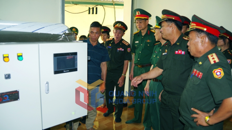 Đoàn công tác tham quan mô hình phát triển kinh tế tại xã Bắc Sơn, TP Móng Cái (5-2023). Ảnh: Nguyễn Chiến