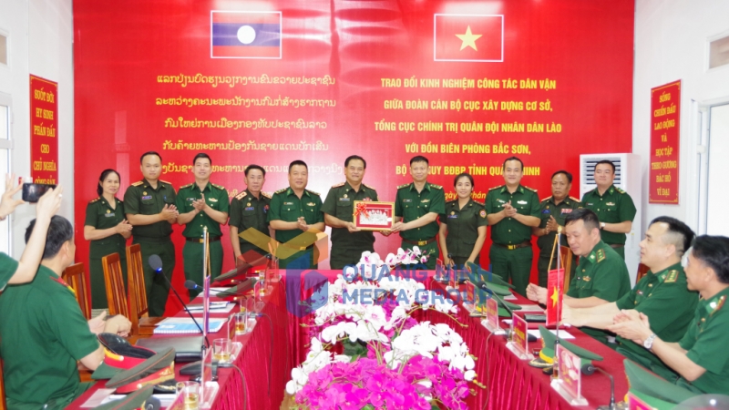 Đoàn công tác thăm, trao đổi kinh nghiệm tại Đồn Biên phòng Bắc Sơn (5-2023). Ảnh: Nguyễn Chiến
