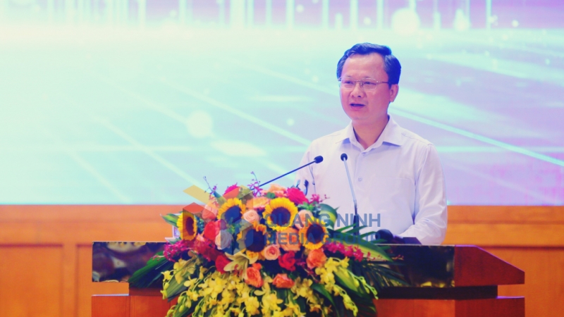 Đồng chí Cao Tường Huy, Quyền Chủ tịch UBND tỉnh, phát biểu tại hội nghị (5-2023). Ảnh: Minh Hà