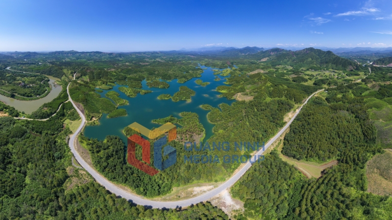 Hồ Phình Hồ thuộc địa bàn xã Bắc Sơn, các trung tâm TP Móng Cái khoảng 14 km (6-2023). Ảnh: Hùng Sơn