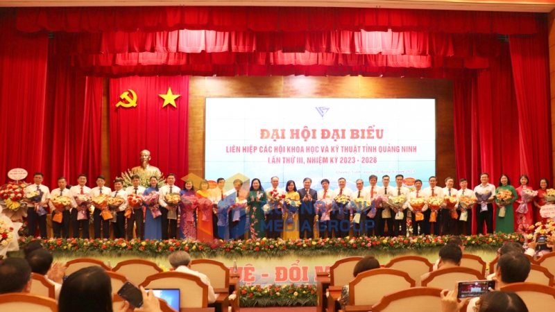 Ban Chấp hành Liên hiệp các hội Khoa học và Kỹ thuật tỉnh Quảng Ninh lần thứ III ra mắt Đại hội  (6-2023). Ảnh: Thu Chung