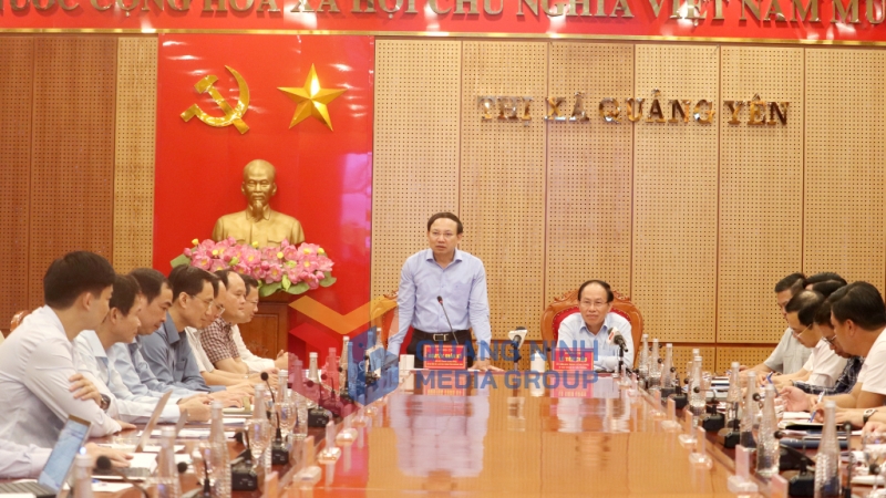 Đồng chí Nguyễn Xuân Ký, Ủy viên Trung ương Đảng, Bí thư Tỉnh ủy, Chủ tịch HĐND tỉnh, phát biểu tại buổi làm việc (7-2023). Ảnh: Thu Chung
