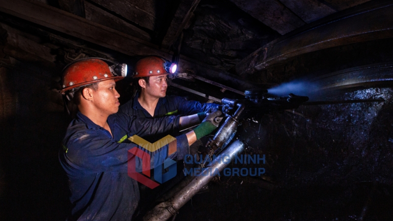 Thợ đào lò Công ty Xây Lắp Mỏ (7-2021). Ảnh: Dương Phượng Đại