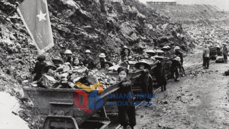 Trong 3 năm khôi phục và phát triển vùng mỏ (1955 – 1958), ngành Than đã khai thác được 2.854.320 tấn than. Ảnh: Tư Liệu