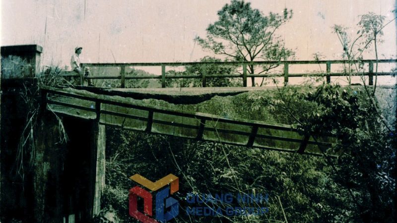 Cầu trên đường 18 nằm trên địa bàn tỉnh Quảng Yên bị ta đánh sập trong chiến dịch Hoàng Hoa Thám. Ảnh: Tư Liệu