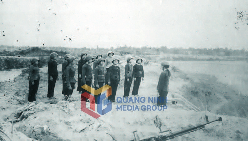 Trung đội nữ dân quân Nam Hoà - Yên Hưng, đơn vị bắn cháy 2 máy bay Mỹ (Năm 1967 và 1972). Ảnh: Tư liệu