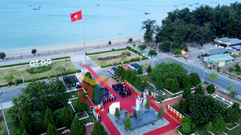 Lễ Thượng cờ trên huyện đảo Cô Tô (10-2023). Ảnh: Ảnh Thu Chung