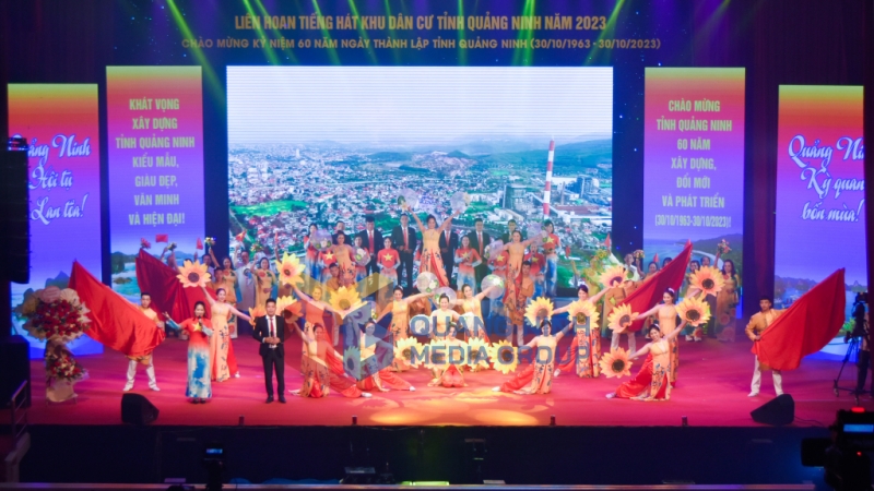 Một tiết mục múa hát được trình diễn tại Liên hoan tiếng hát khu dân cư năm 2023 (10-2023). Ảnh: Hoàng Giang