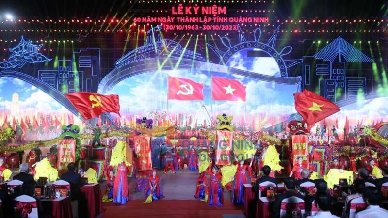 2023-10_Lễ kỷ niệm 60 năm Ngày thành lập tỉnh Quảng Ninh- Màn trống hội mở màn cho chương trình nghệ thuật đặc sắc của Lễ kỷ niệm. Ảnh: Đỗ Phương