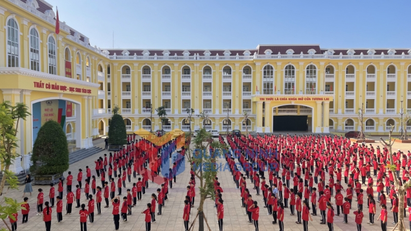 2023-11_Học sinh Trường THCS&THPT Quảng La (TP Hạ Long). Ảnh: Lan Anh