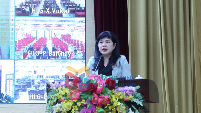 2023-11_Đồng chí Nguyễn Thị Thu Hà, Phó Trưởng Đoàn ĐBQH tỉnh báo cáo kết quả hoạt động của Đoàn tại kỳ họp thứ 6. Ảnh: Thu Chung
