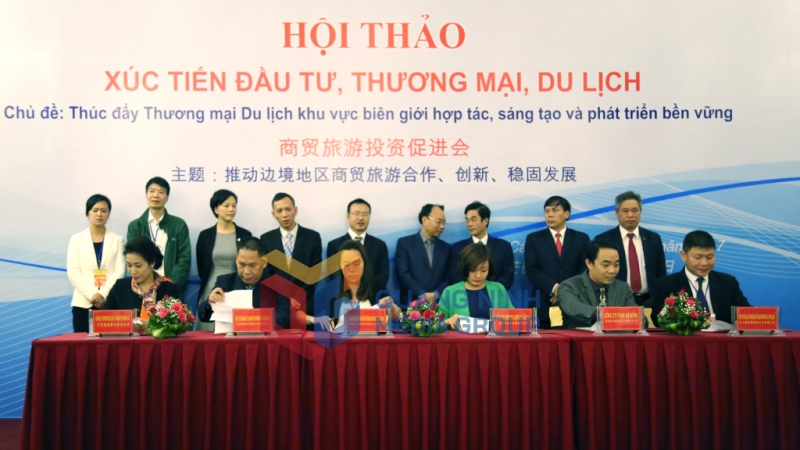 2017-12_11 hợp đồng kinh tế trị giá hơn 6.500 tỷ đồng được ký kết tại Hội chợ Thương mại, Du lịch Quốc tế Việt -Trung 2017. Ảnh: Hữu Việt