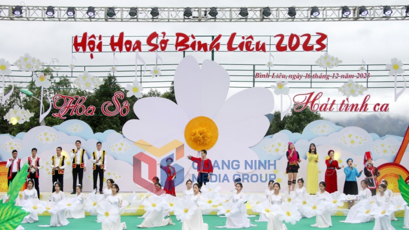2023-12_Chương trình nghệ thuật khai Hội hoa Sở Bình Liêu năm 2023 với chủ đề Hoa Sở hát tình ca. Ảnh: Nguyễn Dung