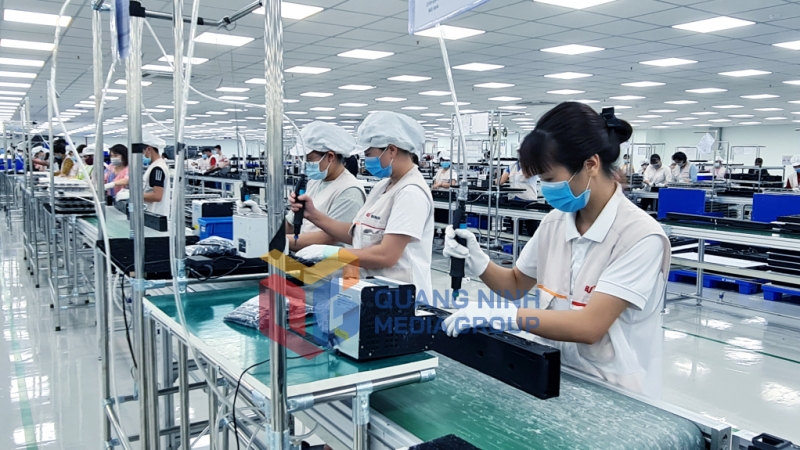 2023-05_Sản xuất linh kiện điện tử ở Công ty TNHH Bumjin Electronics Vina (KCN Đông Mai, TX Quảng Yên). Ảnh: Nguyễn Chiến