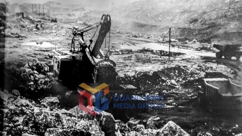 Chiến dịch sản xuất 120 ngày đêm tại mỏ Đèo Nai năm 1976. Ảnh: Tư Liệu