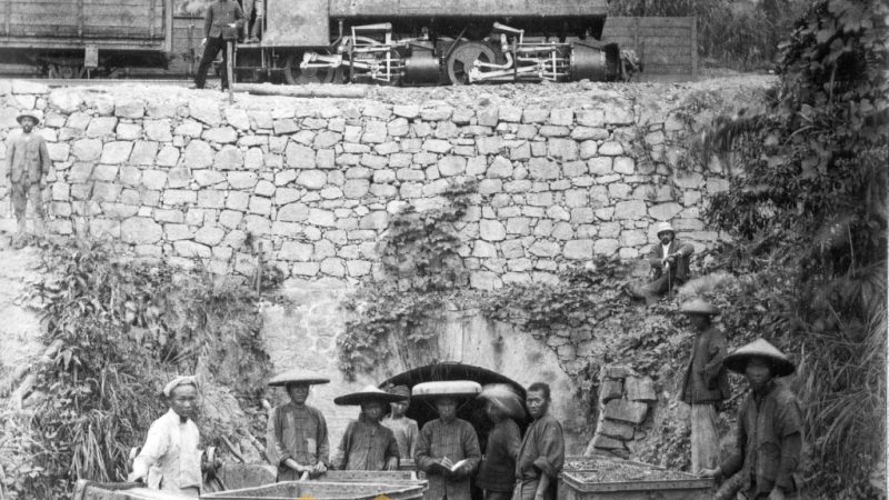 Phu mỏ khai thác than tại mỏ Kế Bào (Cái Bầu), những năm đầu thực dân Pháp đô hộ. Ảnh: Tư liệu