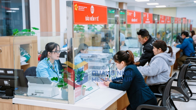 2024-01_Công dân đến giải quyết TTHC tại Trung tâm Hành chính công thành phố. Ảnh: Hoàng Nga