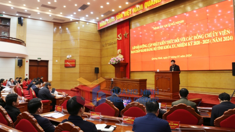 Lớp bồi dưỡng, cập nhật kiến thức đối với các đồng chí Ủy viên BCH Đảng bộ tỉnh (1-2024). Ảnh: Thu Chung