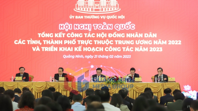 Đồng chí Vương Đình Huệ, Ủy viên Bộ Chính trị, Chủ tịch Quốc hội, cùng các đại biểu chủ trì hội nghị (2-2023). Ảnh: Hoàng Quỳnh
