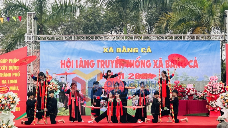 Phần trình diễn nét văn hóa đặc sắc của dân tộc Dao Thanh Y tại Hội làng Bằng Cả năm 2024 (3-2024). Ảnh: Hồng Phương