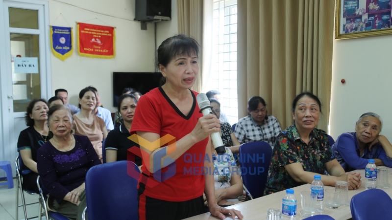 Các đảng viên Chi bộ khu 2B phát biểu ý kiến tại buổi sinh hoạt chi bộ  (4-2024). Ảnh: Nguyễn Thanh