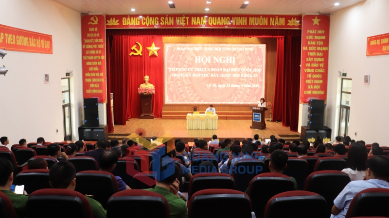 Quang cảnh buổi tiếp xúc cử tri tại huyện Cô Tô (4-2024). Ảnh: Cao Quỳnh