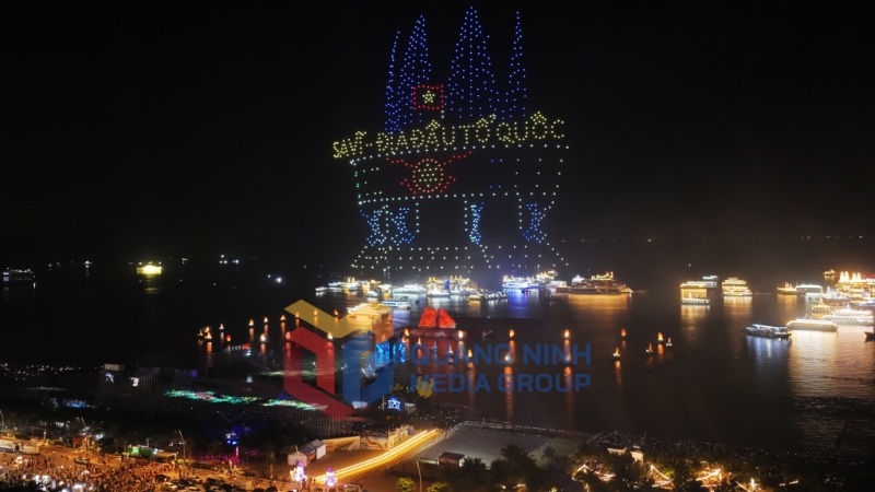 Carnaval Hạ Long 2024 - Cụm cổ động Mũi Sa Vĩ nơi địa đầu Móng Cái - nơi đặt nét vẽ đầu tiên cho dải đất hình chữ S của Việt Nam.