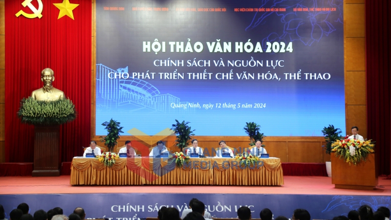 Các đại biểu chủ trì hội thảo (5-2024). Ảnh: Thu Chung