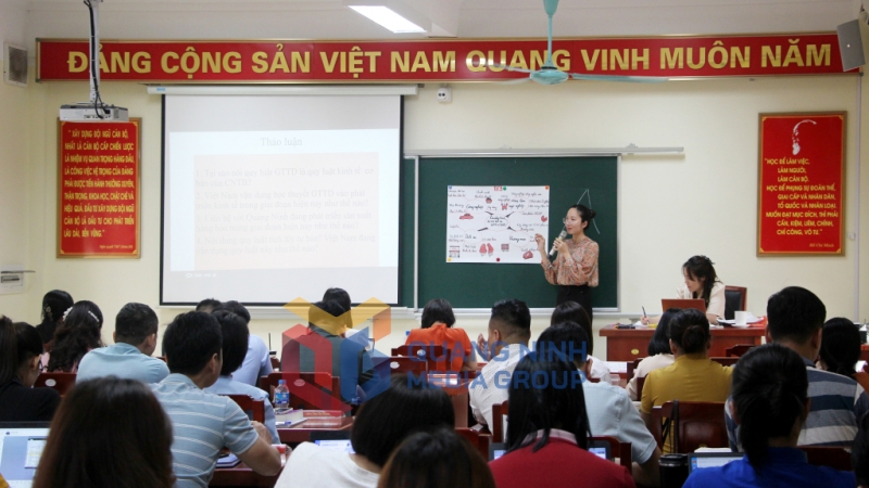 Một tiết học tại Trường Đào tạo cán bộ Nguyễn Văn Cừ (5-2024). Ảnh: Mạnh Trường