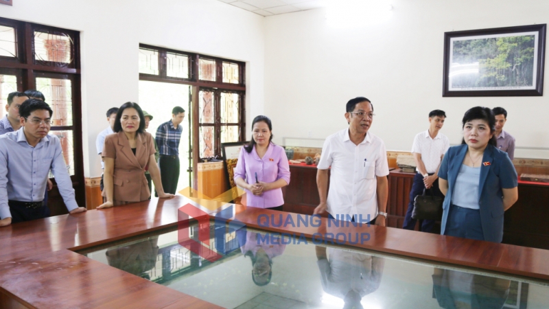 Đoàn ĐBQH tỉnh khảo sát tại Khu Di tích lịch sử và danh thắng Yên Tử (6-2024). Ảnh: Nguyễn Thanh
