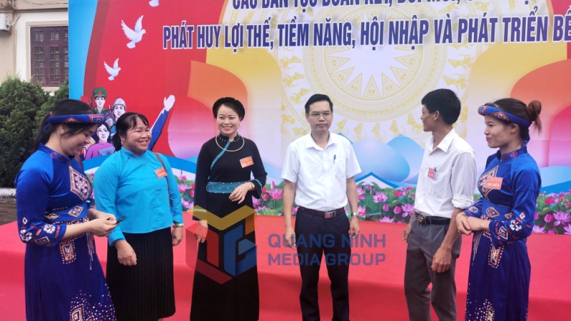 Các đại biểu tham dự Đại hội chia sẻ kinh nghiệm trong quá trình thực hiện chính sách dân tộc trên địa bàn huyện (6-2024). Ảnh: Đỗ Hùng