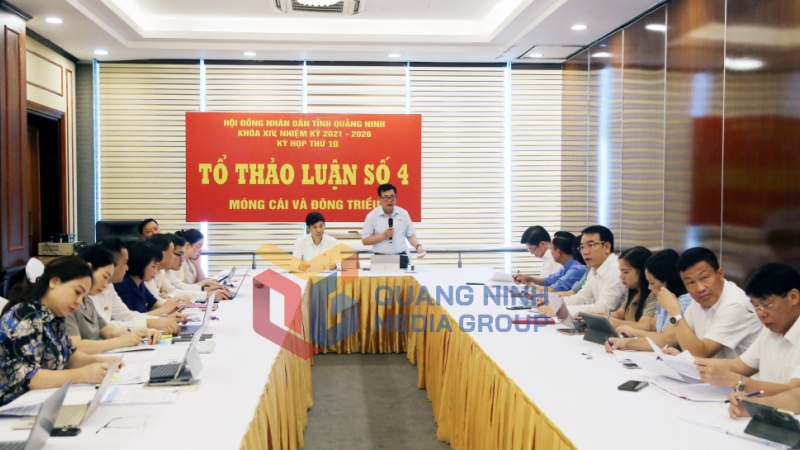 2024-07_Kỳ họp thứ 19, HĐND tỉnh khoá XIV - Bí thư Thành ủy Móng Cái Hoàng Bá Nam, Tổ đại biểu TP Móng Cái, Tổ trưởng Tổ thảo luận số 4 điều hành thảo luận. Ảnh: Đỗ Phương