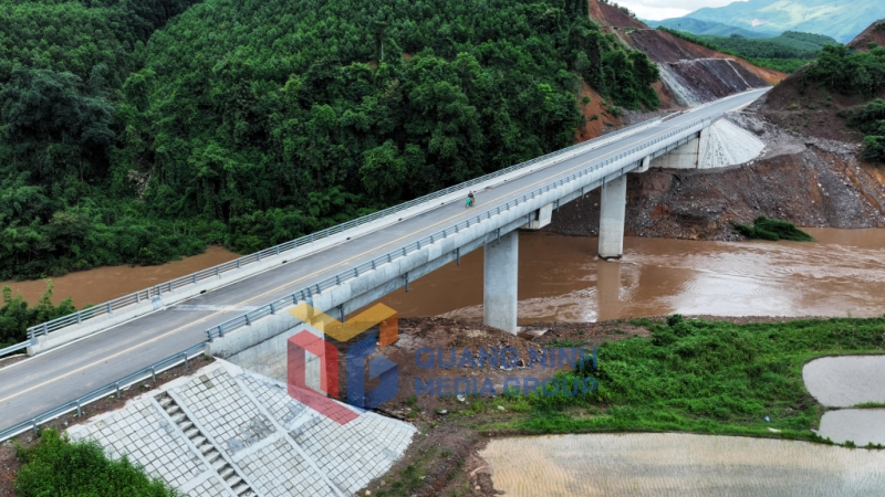 Trên tuyến thiết kế 4 cầu gồm Thác Dạ, Thác Chạ, Khe Lũ, Khe Lào (7-2024). Ảnh: Đỗ Phương