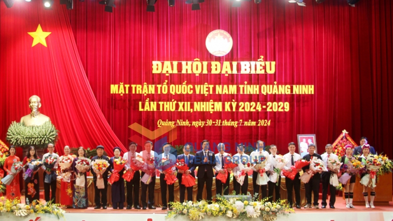 Đại hội chia tay các Ủy viên Ủy ban MTTQ tỉnh khóa XI thôi không tham gia Ủy ban MTTQ tỉnh khóa XII (7-2024). Ảnh: Mạnh Trường