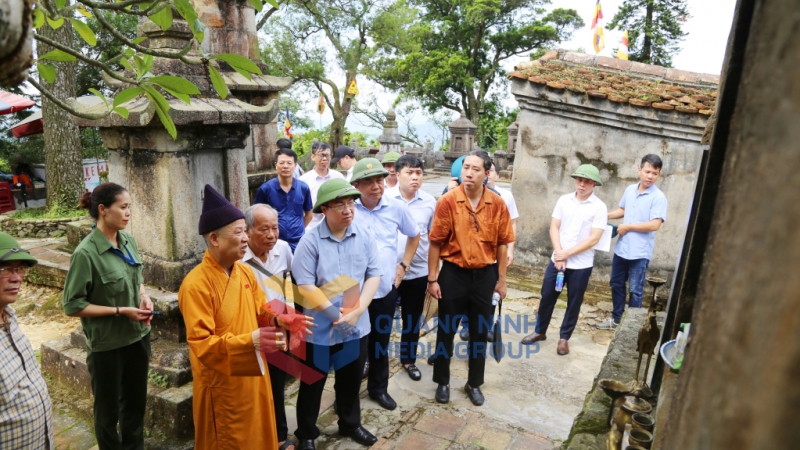 Đoàn giám sát kiểm tra thực tế công tác bảo tồn các công trình văn hóa tại Khu di tích và danh thắng Yên Tử (8-2024). Ảnh: Nguyễn Thanh