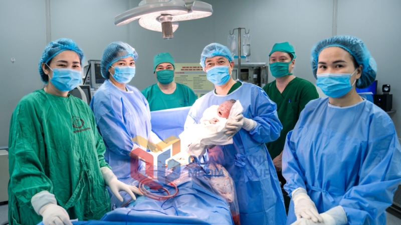 Ca mổ lấy thai an toàn cho sản phụ tại Bệnh viện Sản Nhi Quảng Ninh (9-2024). Ảnh: Nguyễn Hoa