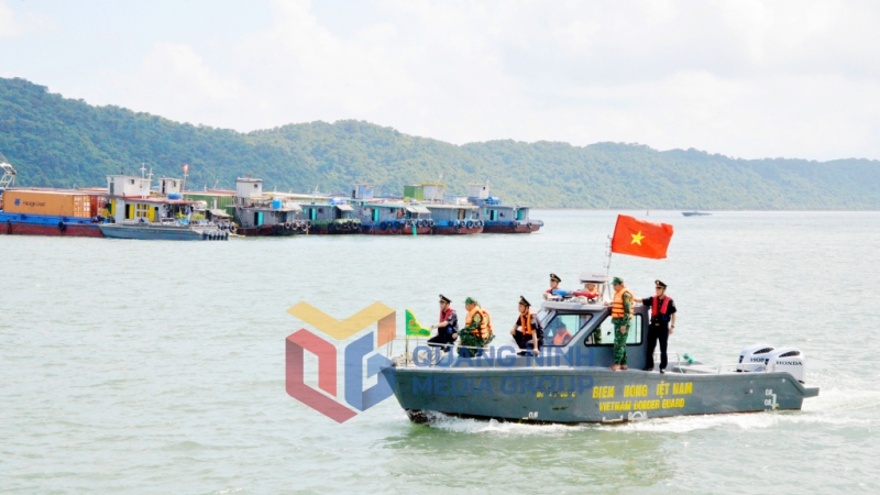 Lực lượng biên phòng, hải quan phối hợp tuần tra, kiểm soát khu vực cửa khẩu cảng Vạn Gia (9-2024). Ảnh: Nguyễn Chiến